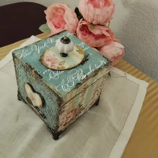 Caja cubo decorada flores vintage