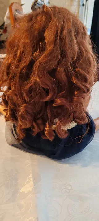 Muñeca con vestido rayas y falda tul