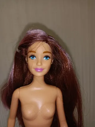 Barbie con capelli lunghi rosa