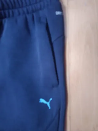 Pantalones deportivos Puma OM con etiqueta