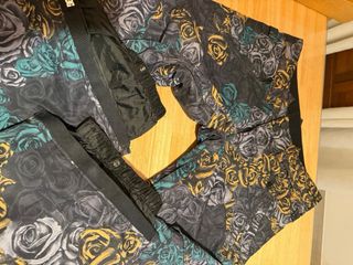 Pantalones de Nieve Estampado Rosas