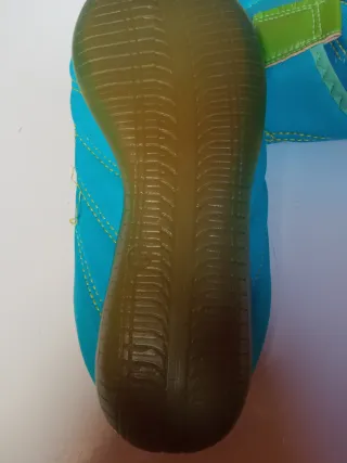 Zapatillas de playa verdes y turquesa