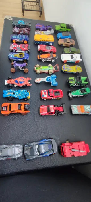 Lote 30 Coches Hot Wheels +3 regalo