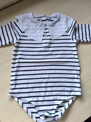 Pack 2 bodies niña cuello volante