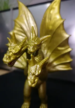 Drago d'oro a tre teste Bandai