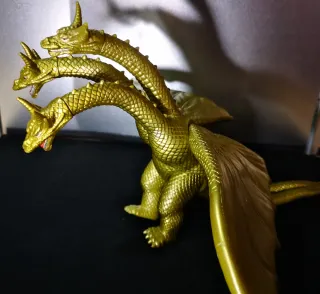 Drago d'oro a tre teste Bandai