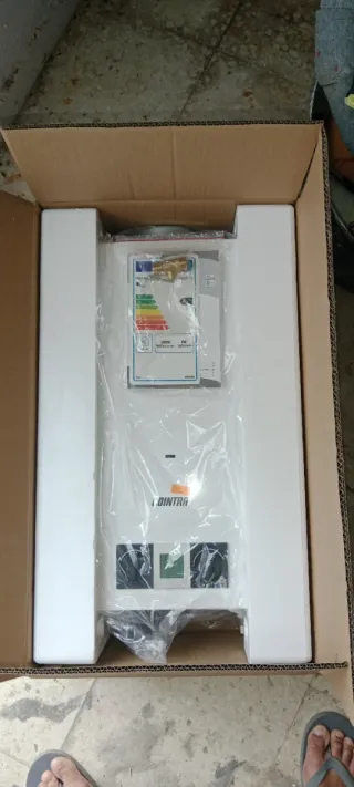 Termo eléctrico Cointra de 11 litros.