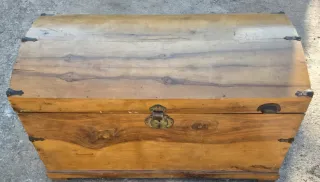Cassapanca in legno con maniglia