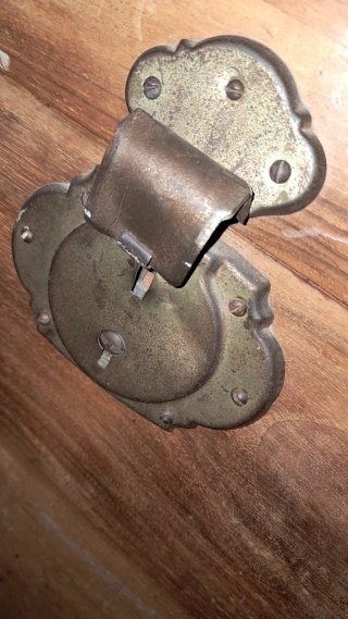 Cassapanca in legno con maniglia