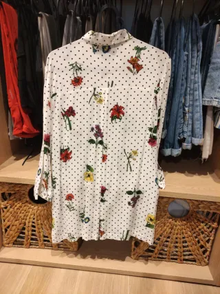 Camisa de mujer con estampado floral