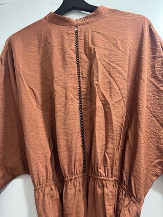 Vestido romano marrón con cinturón