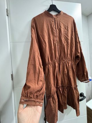 Vestido romano marrón con cinturón