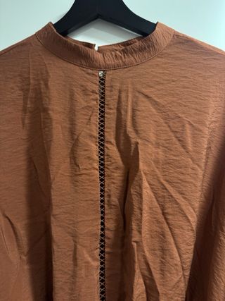 Vestido romano marrón con cinturón
