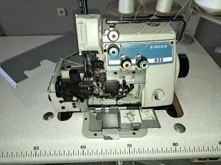 Overlock Singer 832 con mesa, para revisar motor