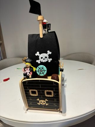 Barco Pirata Madera con Figuras