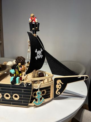 Barco Pirata Madera con Figuras