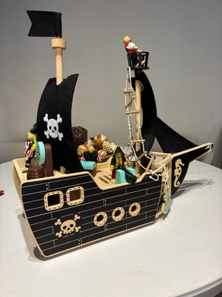 Barco Pirata Madera con Figuras