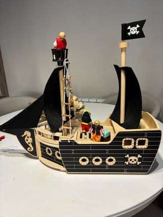 Barco Pirata Madera con Figuras