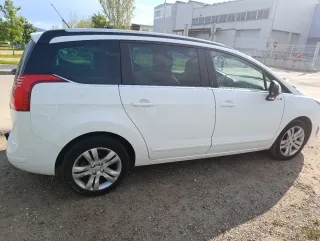 Peugeot 5008 2015