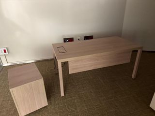 MESAS DE OFICINA y MUEBLES ARCHIVADORES