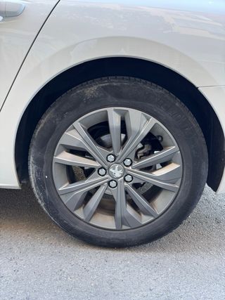 Llantas radio 17 peugeot + neumáticos 215/55 R17