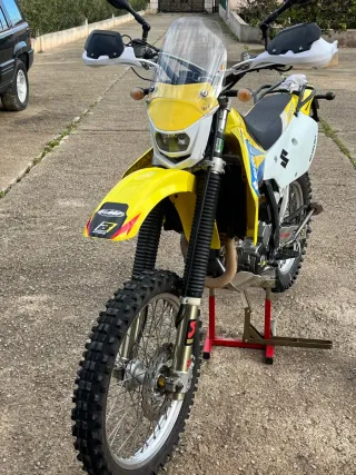 Suzuki DR-Z Enduro Moto