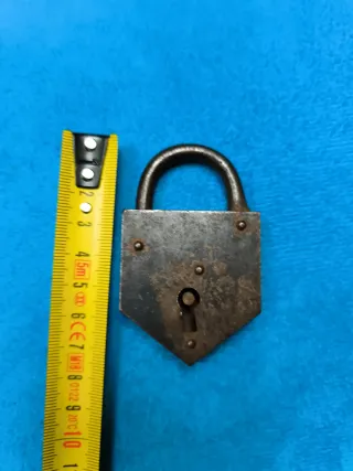 Candado antiguo vintage con llave