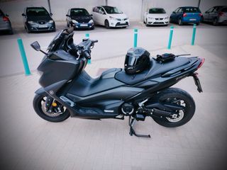 Yamaha TMAX 560 Maxi Scooter Negra