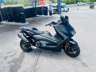 Yamaha TMAX 560 Maxi Scooter Negra