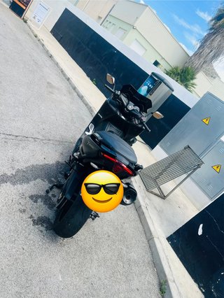 Yamaha TMAX 560 Maxi Scooter Negra