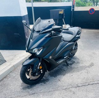 Yamaha TMAX 560 Maxi Scooter Negra