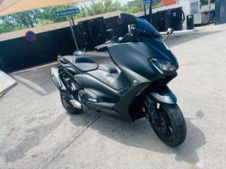 Yamaha TMAX 560 Maxi Scooter Negra