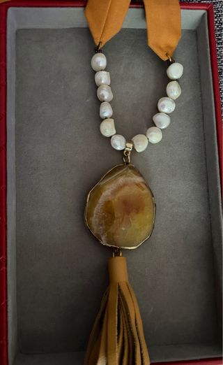 Collar mujer con colgante y borla