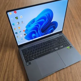 Portátil Samsung Galaxy Book4 Ultra i7 RTX 4050