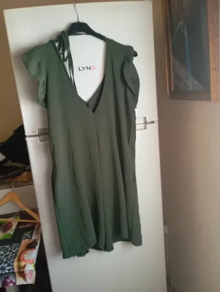 Blusa verde oliva con volantes