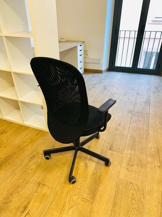 Silla de oficina IKEA FLINTAN malla negra