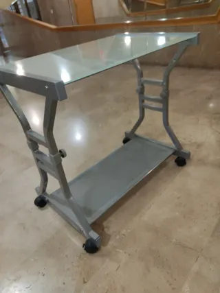 Mesa de ordenador/escritorio de cristal y metal