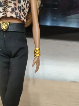 Barbie Morena con Ropa Animal Print
