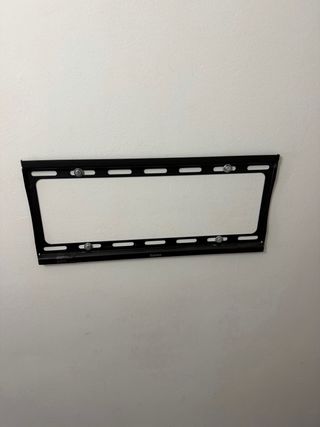 Televisor LG 32LQ570B6LA con soporte pared