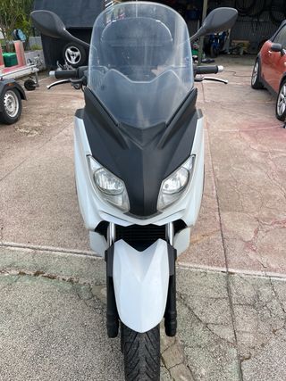 Yamaha Xmax 250 R Blanca