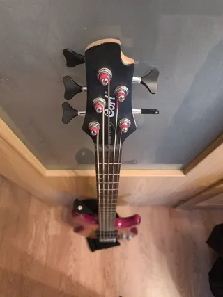 Bajo Cort Action V DLX 5 cuerdas (como nuevo)
