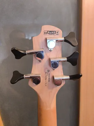Bajo Cort Action V DLX 5 cuerdas (como nuevo)