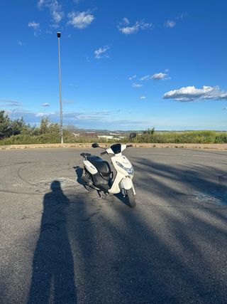 Peugeot Kesbee Scooter Blanca