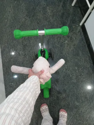 Patinete 3 ruedas verde Yvolution.