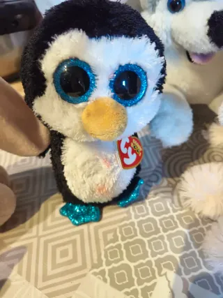 Lote de peluches: pingüino, perro, poodle y más