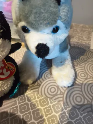 Lote de peluches: pingüino, perro, poodle y más