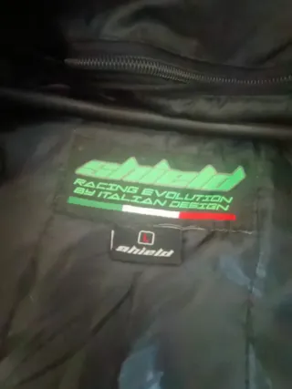 Una chaquetas de moto talla L