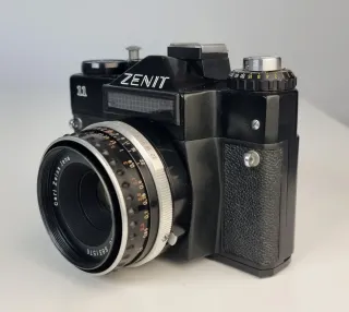Cámara analógica ZENIT 11 + CARL ZEISS 50mm +FUNDA