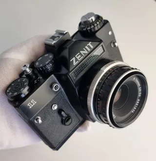 Cámara analógica ZENIT 11 + CARL ZEISS 50mm +FUNDA