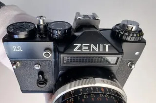 Cámara analógica ZENIT 11 + CARL ZEISS 50mm +FUNDA